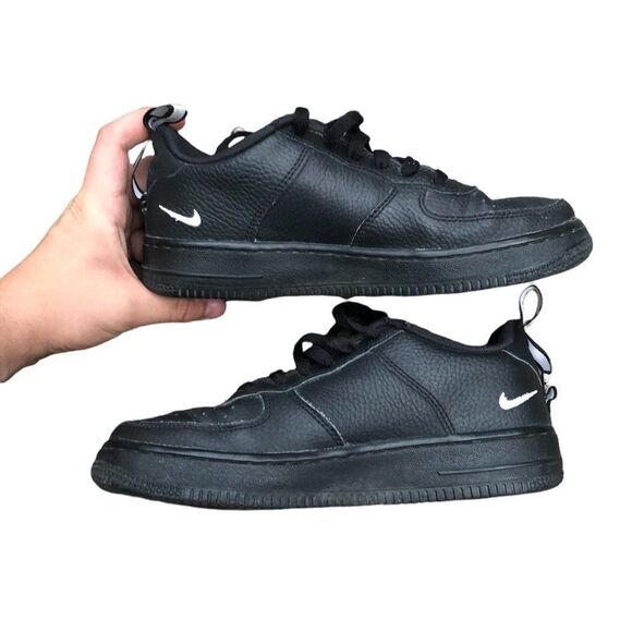 RARE 2018 Nike Air Force 1 Utility Black White Size 5.5 - Picture 13 of 15